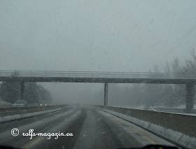 7.Mrz 13h17 - Aber kurz nach Lyon in der Drme begann es heftig zu schneien
